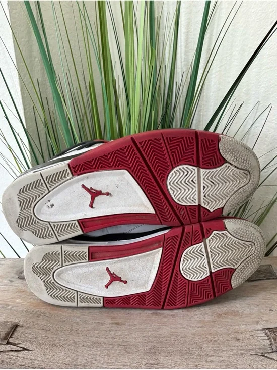 Air Jordan 4 Retro Fire Red Sneakers - Picture 9 of 10